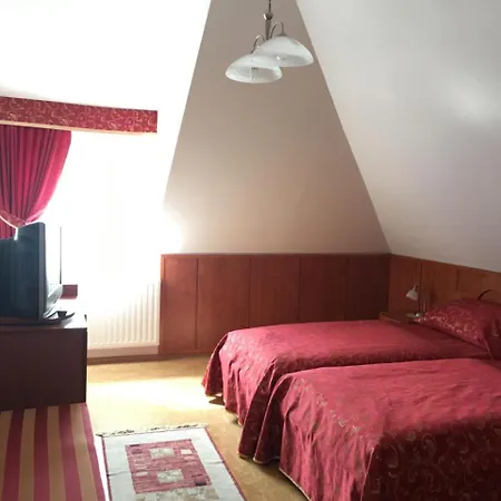 Bed & Breakfast Simko Csaladi Pinceszet Es Panzio *